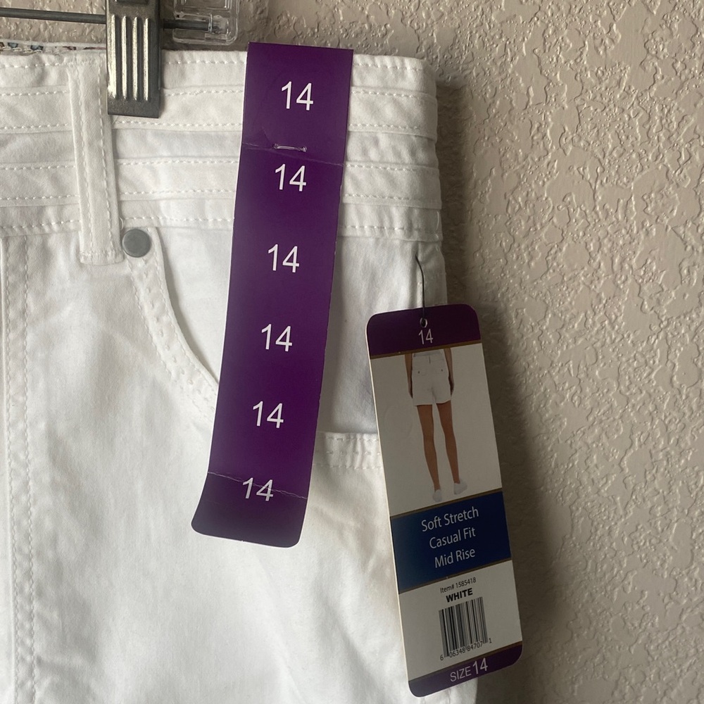 Dakota Blue Womens Stretch Mid Rise Short Sz:14 or 16 white (CLOSET CLEAR OUT) - Picture 4 of 7